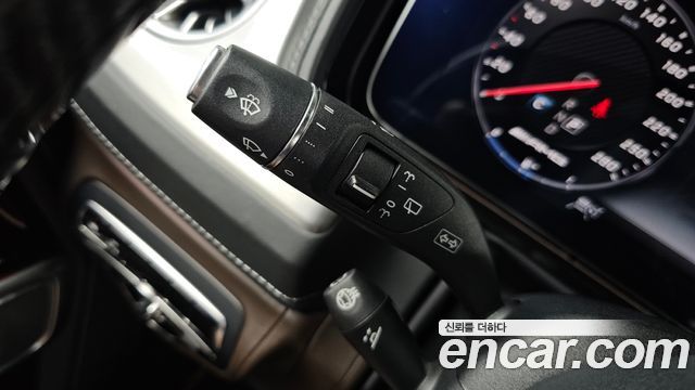 Mercedes-Benz G-Class 2019 — photo 28