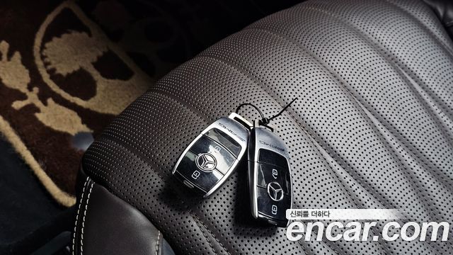 Mercedes-Benz G-Class 2019 — photo 31