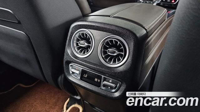 Mercedes-Benz G-Class 2019 — photo 32