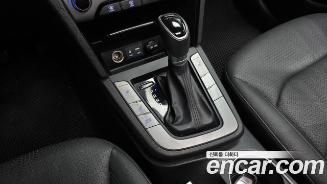 Hyundai AVANTE 2016 — photo 9