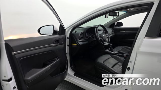 Hyundai AVANTE 2016 — photo 10