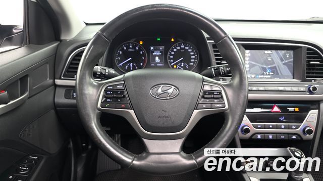 Hyundai AVANTE 2016 — photo 12