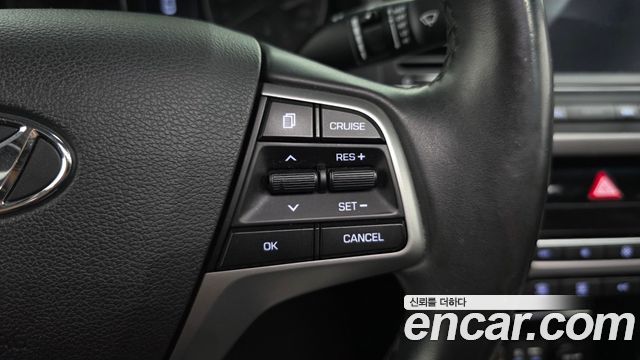Hyundai AVANTE 2016 — photo 17