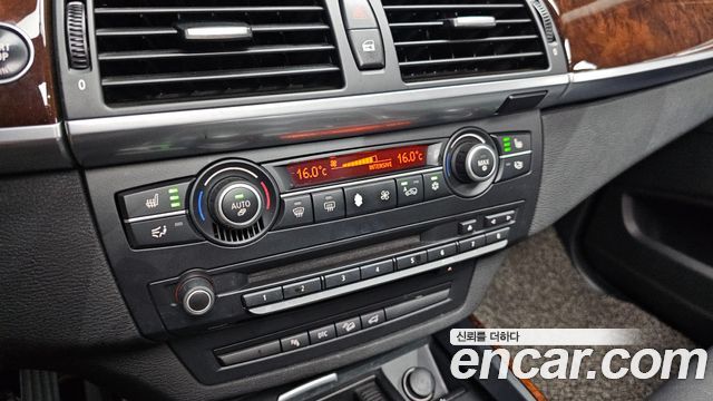 BMW X5 2009 — photo 17