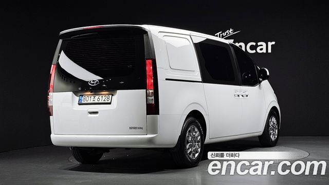 Hyundai Staria 2022 — photo 2