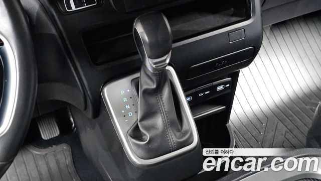 Hyundai Staria 2022 — photo 9