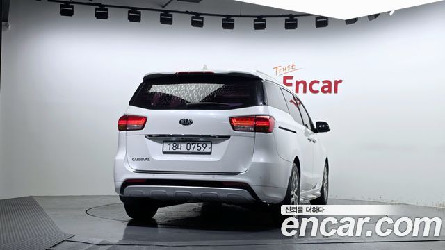 Kia Canival 2016 — photo 4