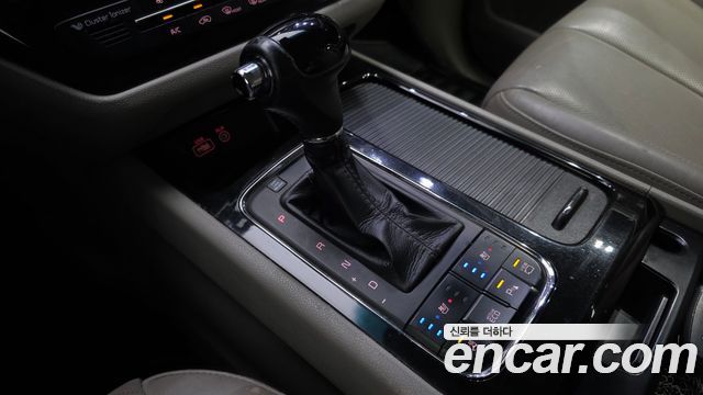 Kia Canival 2016 — photo 9