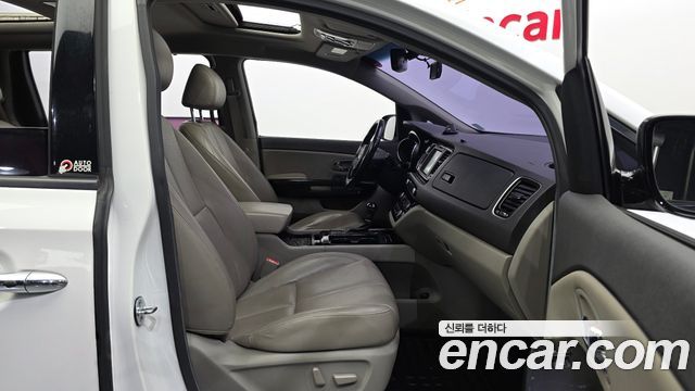 Kia Canival 2016 — photo 12