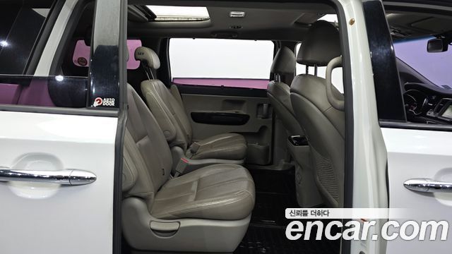 Kia Canival 2016 — photo 13