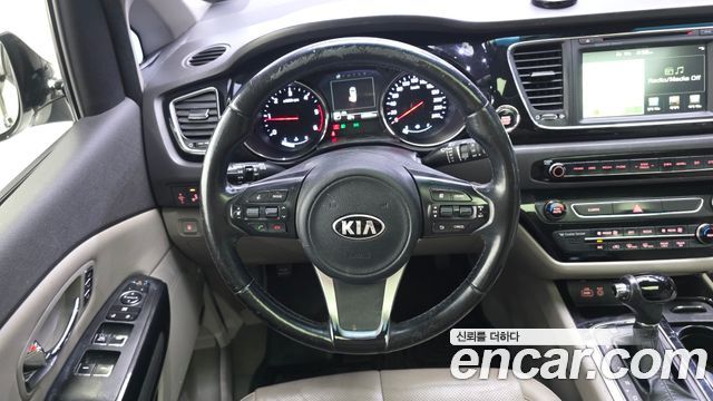 Kia Canival 2016 — photo 14