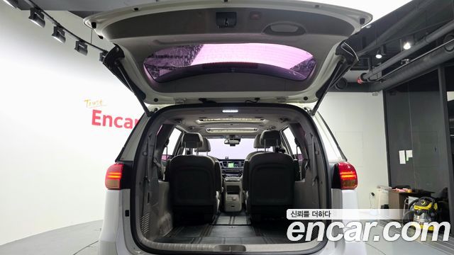 Kia Canival 2016 — photo 19