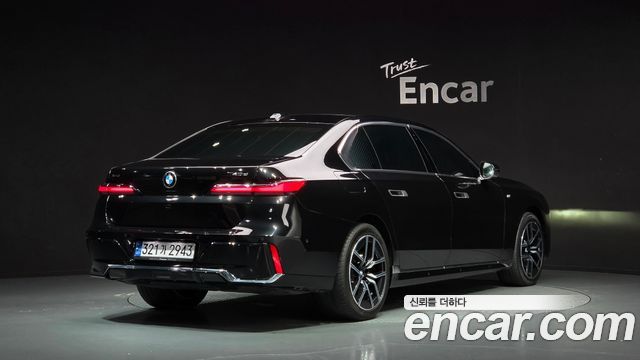 BMW 7-Series 2024 — photo 2