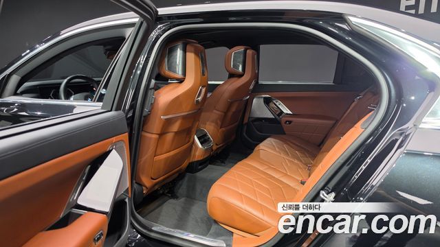 BMW 7-Series 2024 — photo 17