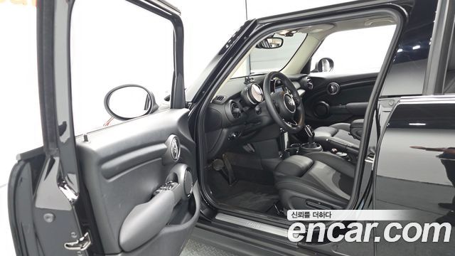 Mini Cooper 2020 — photo 13