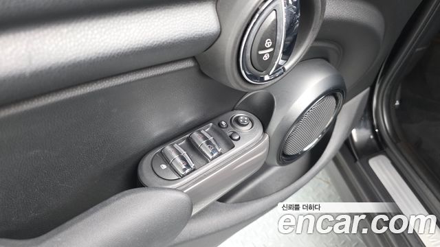 Mini Cooper 2020 — photo 30