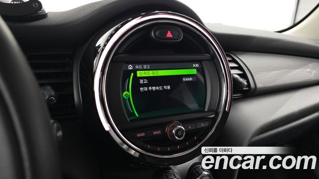 Mini Cooper 2020 — photo 32