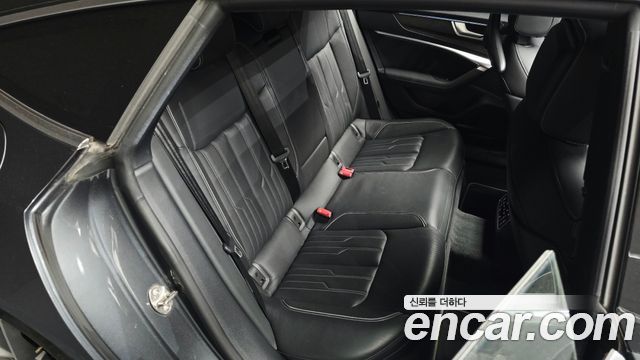 Audi A7 2020 — photo 17