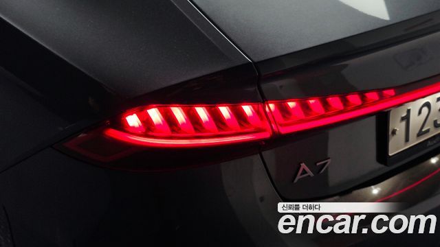 Audi A7 2020 — photo 9