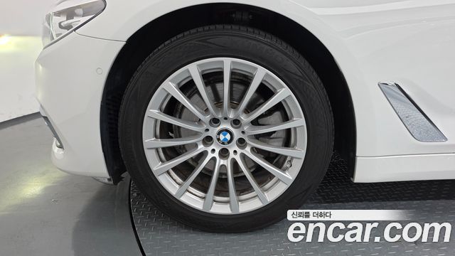 BMW 5-Series 2019 — photo 5