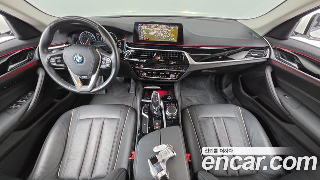 BMW 5-Series 2019 — photo 10