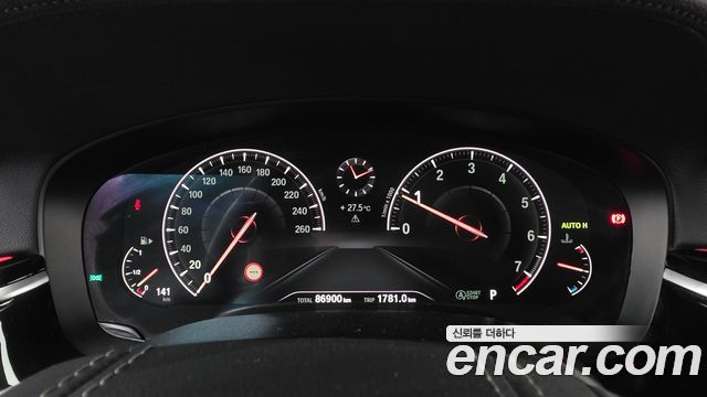 BMW 5-Series 2019 — photo 11
