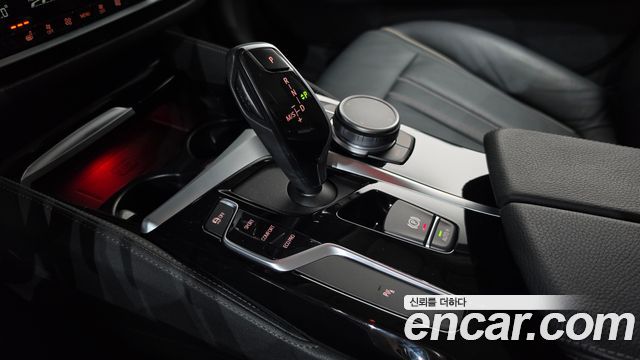 BMW 5-Series 2019 — photo 12