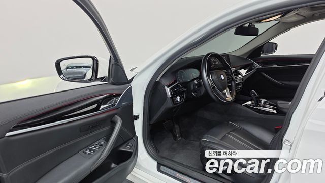 BMW 5-Series 2019 — photo 13