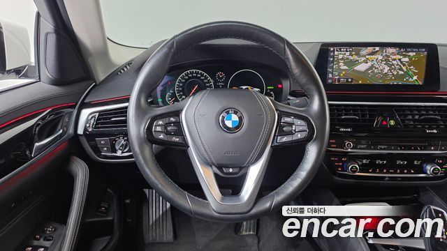 BMW 5-Series 2019 — photo 20