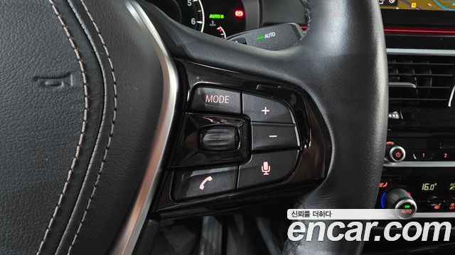 BMW 5-Series 2019 — photo 24