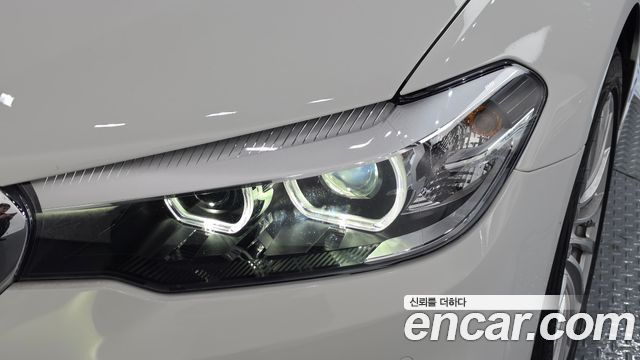 BMW 5-Series 2019 — photo 8