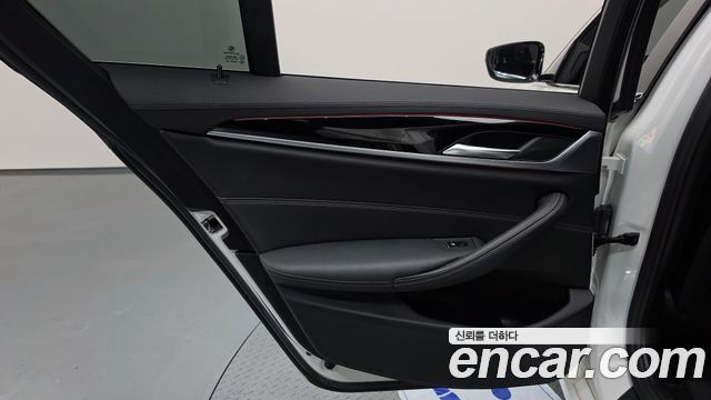 BMW 5-Series 2019 — photo 15