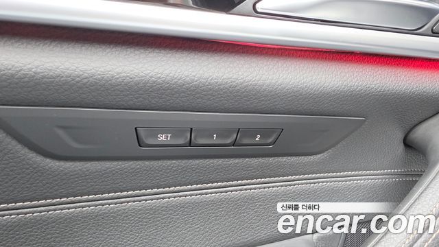 BMW 5-Series 2019 — photo 36