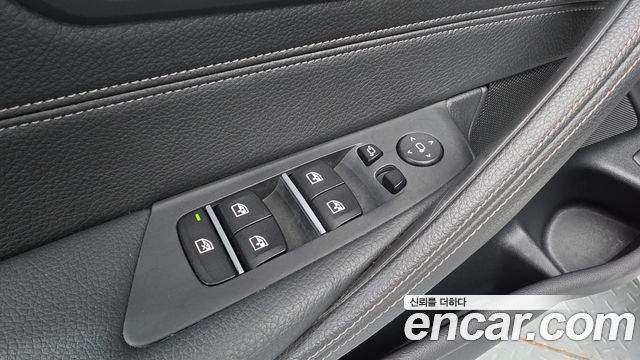 BMW 5-Series 2019 — photo 39