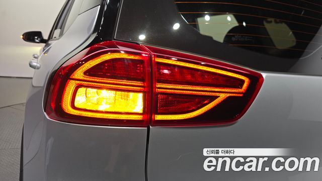 Kia Niro 2023 — photo 9