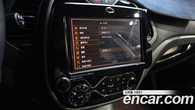 Renault Korea QM3 2017 — photo 22