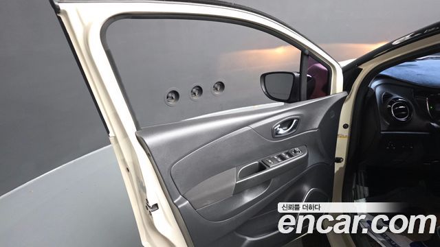 Renault Korea QM3 2017 — photo 14