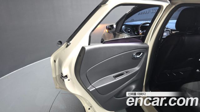 Renault Korea QM3 2017 — photo 15