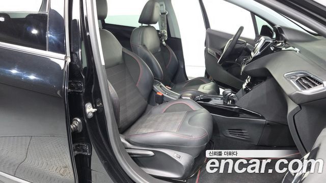 Peugeot 2008 2019 — photo 11