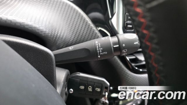 Peugeot 2008 2019 — photo 18