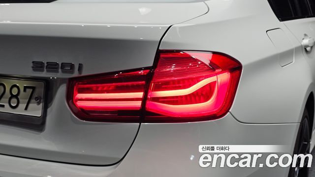 BMW 3-Series 2017 — photo 9