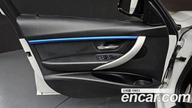 BMW 3-Series 2017 — photo 14