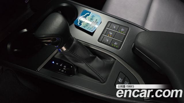 Lexus UX 2024 — photo 12