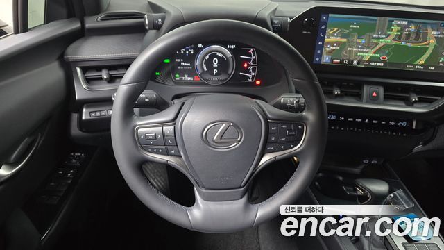 Lexus UX 2024 — photo 18
