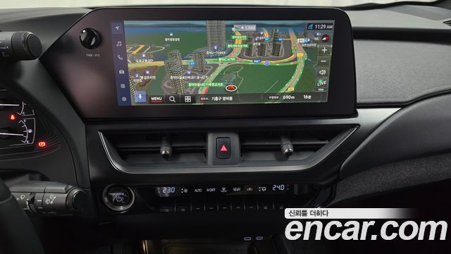 Lexus UX 2024 — photo 19