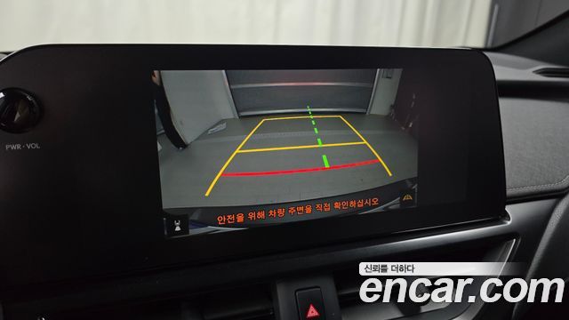 Lexus UX 2024 — photo 20
