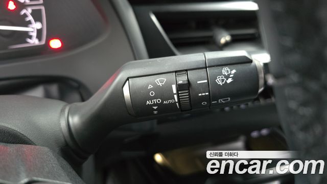 Lexus UX 2024 — photo 25