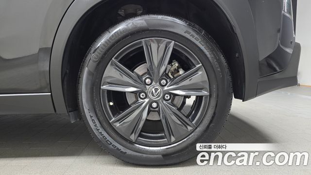 Lexus UX 2024 — photo 7