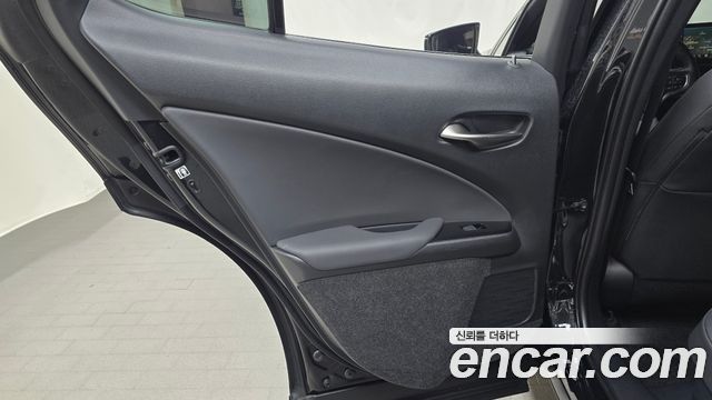 Lexus UX 2024 — photo 15