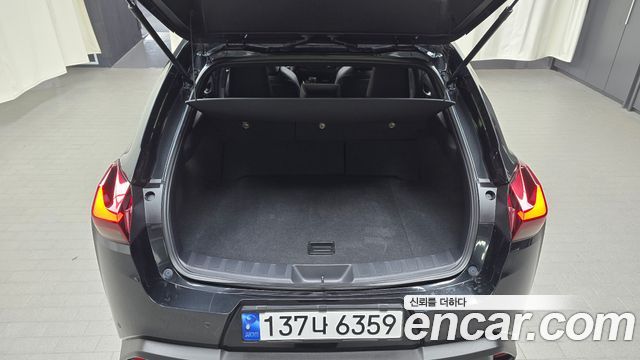 Lexus UX 2024 — photo 28